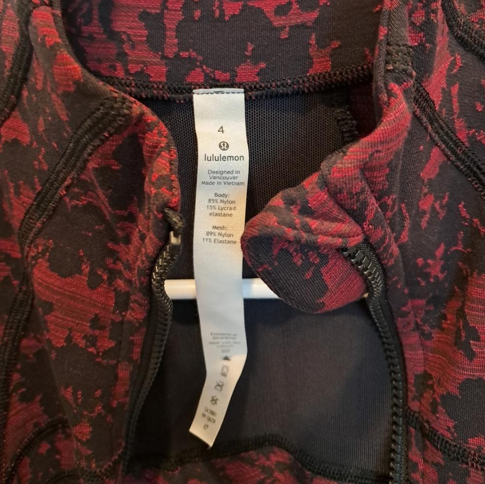 NWT Lululemon Maroon and Black Floral Define Jacket Size 4 - Picture 3 of 5